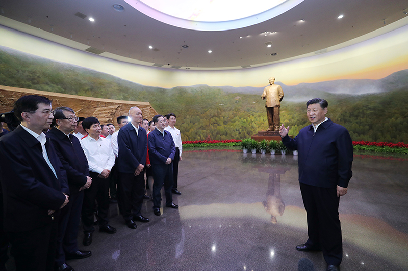 9月12日，中共中央總書記、國(guó)家主席、中央軍委主席習(xí)近平視察中共中央北京香山革命紀(jì)念地。這是習(xí)近平在香山革命紀(jì)念館參觀《為新中國(guó)奠基》主題展覽，并發(fā)表重要講話。