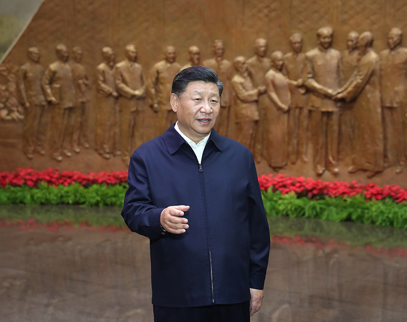 9月12日，中共中央總書記、國(guó)家主席、中央軍委主席習(xí)近平視察中共中央北京香山革命紀(jì)念地。這是習(xí)近平在香山革命紀(jì)念館參觀《為新中國(guó)奠基》主題展覽，并發(fā)表重要講話。