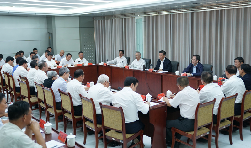 8月19日至22日，中共中央總書記、國家主席、中央軍委主席習(xí)近平在甘肅考察。這是19日下午，習(xí)近平在敦煌研究院同有關(guān)專家、學(xué)者和文化單位代表座談并發(fā)表重要講話。
