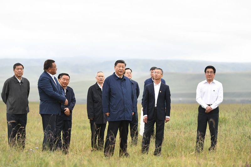 8月19日至22日，中共中央總書記、國家主席、中央軍委主席習(xí)近平在甘肅考察。這是20日下午，習(xí)近平在中農(nóng)發(fā)山丹馬場有限責(zé)任公司一場考察，實(shí)地了解祁連山生態(tài)環(huán)境恢復(fù)和保護(hù)情況。